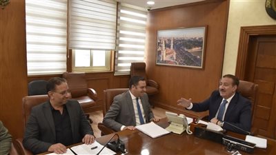 محافظ بورسعيد يبحث مع لجنة متابعة صيانة المعدات والسيارات آليات التنفيذ ورفع كفاءة التشغيل