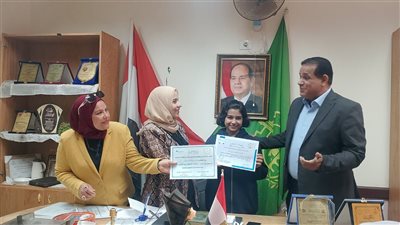 تكريم الطلاب المشاركين في مسابقة أفضل تصميم للحماية من مخاطر الإنترنت بتعليم قها بالقليوبية