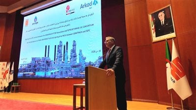 لدعم مكانة مصر كمركز إقليمي.. توقيع مذكرة تفاهم مع الجزائر حول شراء الزيت الخام