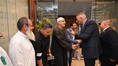 محافظ جنوب سيناء يودع الحجاج للسفر عبر ميناء نويبع 