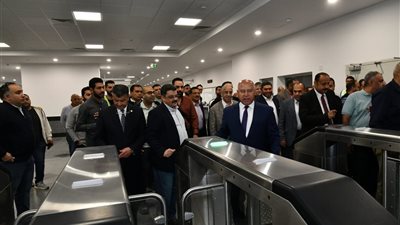 انطلاقة تاريخية للمونوريل.. وزير النقل يستقل أول رحلة بشرق النيل ويؤكد: نقلة حضارية كبرى في المنظومة