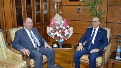 رئيسا جامعتي أسيوط وأسيوط الأهلية يبحثان سبل التعاون المشترك وتعزيز التكامل المؤسسي