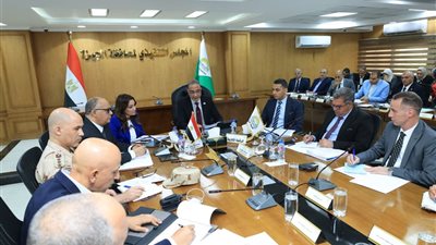استعدادا لامتحانات نهاية العام.. محافظ الجيزة يوجه بإحكام السيطرة على محيط اللجان ومنع الإشغالات وتكثيف أعمال النظافة