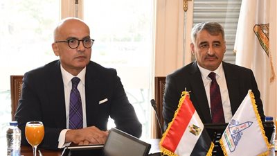 رئيس جامعة عين شمس يستقبل رئيس جامعة البحرين الطبية لبحث التعاون الأكاديمي