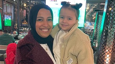تحملت لأجل ابنتي.. معلمة تزعم تعرضها للعنف الأسري والابتزاز: بدأ الضرب بعد 3 أيام زواج