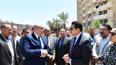 محافظ الفيوم يتفقد أعمال تطوير مواقف سيارات في دمو وسنهور