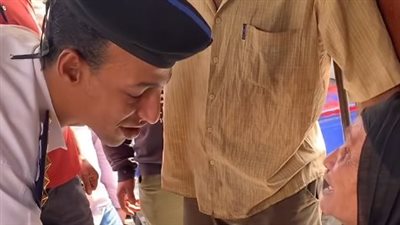 بنام هنا أنا وعيالي.. إشادات واسعة بموقف مدير مرافق الإسماعيلية بعد تعاطفه مع سيدة وامتناعه عن إزالة كشك بالإسماعيلية