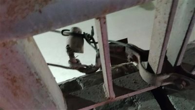 تداول صور صادمة.. توصيل كهرباء عشوائي على كوبري الفيوم العلوي يهدد حياة المواطنين