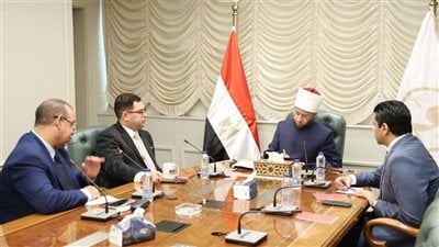  وزير الأوقاف يعقد اجتماعًا لمتابعة سير العمل بالمجموعة الوطنية لاستثمارات الأوقاف وتعزيز كفاءة استثمارات الأوقاف