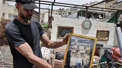بأوامر إسرائيلية.. فلسطينيون يهدمون بيوتهم بأيديهم لإفساح المجال لـ حديقة الملك الإسرائيلية 