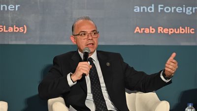 وزير الاستثمار يبحث مع مستثمر أمريكي إنشاء مشروعات في قطاعي الدواء والذهب
