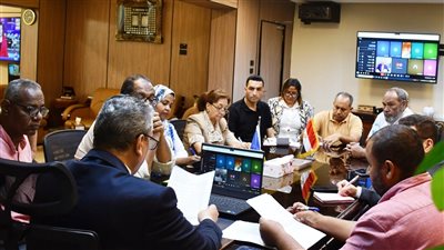 متابعة منظومة تراخيص المحال العامة بأسوان وحصر المنشآت غير المرخصة لدعم جهود التقنين والتحصيل