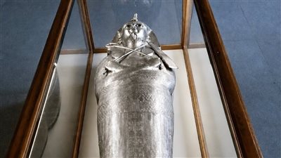 بريق فاق الذهب.. التابوت الفضي لبسوسنس الأول يروي أسرار الملك بالمتحف المصري