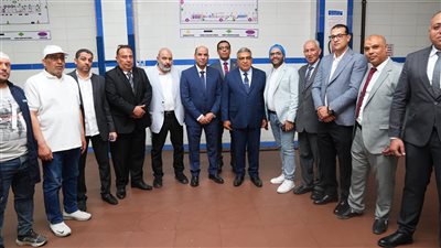 توفر 1450 فرصة عمل وتدعم الاقتصاد الوطني.. وزير العمل يشيد بمصانع المنطقة الصناعية في جمصة