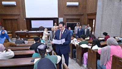 رئيس جامعة القاهرة يتابع انتظام امتحانات الفصل الدراسي الثان