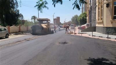 الوحدة المحلية ببني سويف تواصل صيانة وترميم الشوارع لتحسين الحركة المرورية