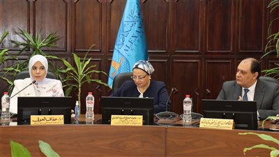 جامعة الإسكندرية تناقش خطط التحول الرقمي وترشيد الطاقة وتعزيز الاستدامة