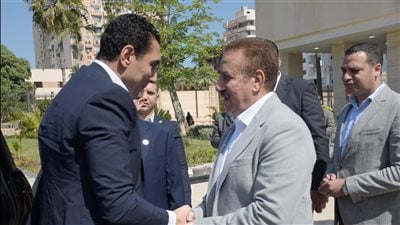 محافظ بورسعيد يستقبل وزيري التخطيط والرياضة لتفقد عدد من المنشآت الرياضية والتعليمية | صور 
