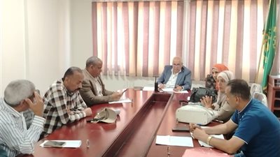 رئيس مدينة طوخ يحذر من تراكم القمامة حول أكشاك الكهرباء