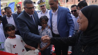 بحضور والدته وأفراد أسرته.. محافظ قنا يفتتح مسجد الشهيد أحمد عبد الفتاح جمعة بمدينة قنا الجديدة