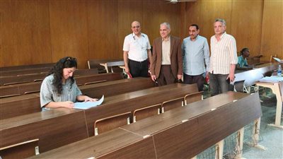 رئيس جامعة أسوان يتابع امتحانات التربية النوعية.. ويشيد بالانضباط وتوفير الأجواء الملائمة للطلاب