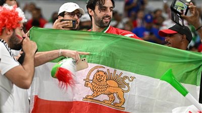 مؤسسة إيرانية تهدد بمقاضاة فيفا بسبب قرار حظر علم إيران ما قبل الثورة في كأس العالم