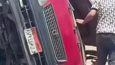 مصرع شخص وإصابة 11 آخرين في انقلاب ميكروباص بطريق مصر أسيوط الغربي بالفيوم