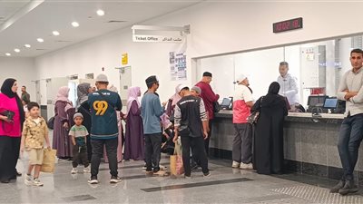 إقبال كبير على مونوريل شرق النيل في ثالث أيام عيد الأضحى لزيارة العاصمة الجديدة