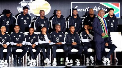جعلونا كالحمقى.. وزير الرياضة الجنوب إفريقي يهاجم الاتحاد بعد فشل سفر المنتخب للمكسيك