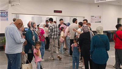 إقبال كبير على مونوريل شرق النيل في آخر أيام عيد الأضحى للتوجه إلى العاصمة الجديدة