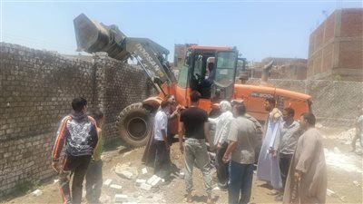 محافظ القليوبية يقود حملة مكبرة لإزالة 3 حالات بناء مخالف بشبرا الخيمة والخصوص