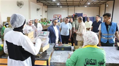 محافظ الوادي الجديد تتفقد أنشطة مركز التكوين المهني بالخارجة