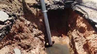 محافظ أسوان: متابعة لحظية لجهود إصلاح كسر خط طرد الصرف الصحي بالكرور 