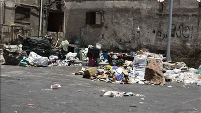 تغريم شركة النظافة ببورسعيد 900 ألف جنيه بعد جولة مفاجئة للمحافظ بحي المناخ | صور