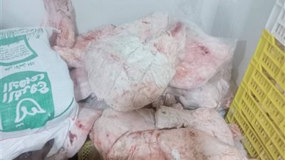 ضبط 3.5 طن لحوم ودهون حيوانية مجهولة المصدر داخل مصنع غير مرخص بشبين القناطر