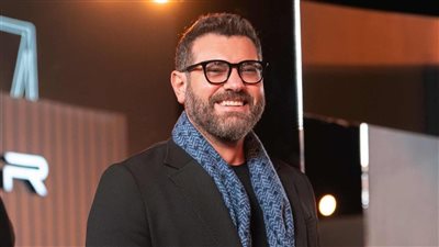 عمرو يوسف يقدم مسرحية جديدة مع المنتج حمدي بدر | خاص