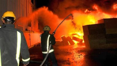 3 سيارات إطفاء للسيطرة على حريق بـ