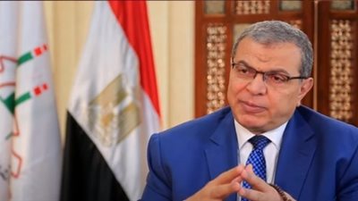 وزير القوى العاملة يتابع أسباب حريق مصنع العبور للملابس الجاهزة