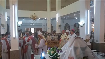 ممثل بابا الفاتيكان يشارك فى القداس الإلهى بكنيسة القديس يوسف بالغردقة (صور)