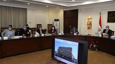 وزير الإسكان يستعرض تصميمات تطوير جراج الأوبرا والمبنى الإداري لمحافظة القاهرة