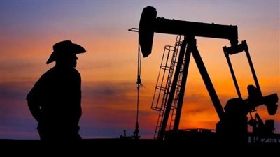 أسعار النفط تتجاوز 76 دولارًا للبرميل وسط ترقب اجتماع 