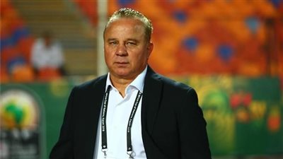 شوقي غريب: لا يمكن جلوس أي من ثلاثي كبار السن على دكة البدلاء بطوكيو