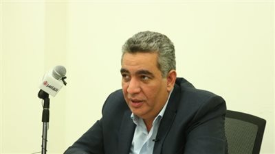 أحمد مجاهد: أنا أهلاوي خارج اتحاد الكرة.. وأصلحنا الدرع قبل تسليمه للزمالك