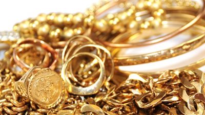 الذهب يتراجع 2 جنيه اليوم الاثنين.. تعرف على سعر الجرام