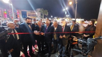 13 حاوية مشروعات.. محافظ بورسعيد يفتتح مولًا وشارع ديليسبس السياحي (صور)