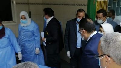 رئيس الوزراء ووزيرا التعليم العالي والصحة يطمئنون على حالة مصابي مستشفى سوهاج الجامعي