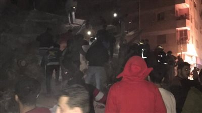 الدفع بـ 20 سيارة إسعاف لموقع حادث انهيار عقار سكني بمنطقة عين شمس بالقاهرة