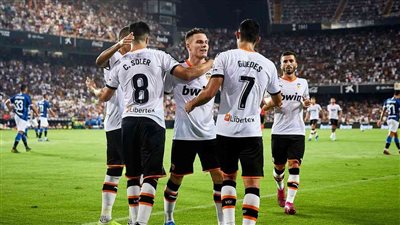 فالنسيا يفوز على ميلان بركلات الترجيح في الكأس البرتقالية 