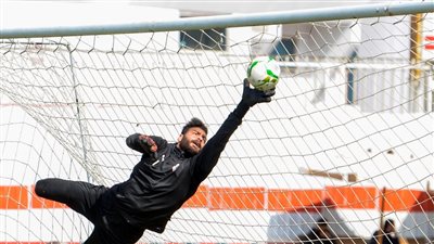 تدريبات بدنية شاقة لرباعي حراسة الزمالك استعدادًا لمواجهة مولودية الجزائر  