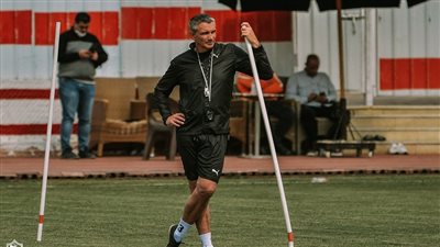 كارتيرون يجتمع بطبيب الزمالك ويطمئن على حالة اللاعبين